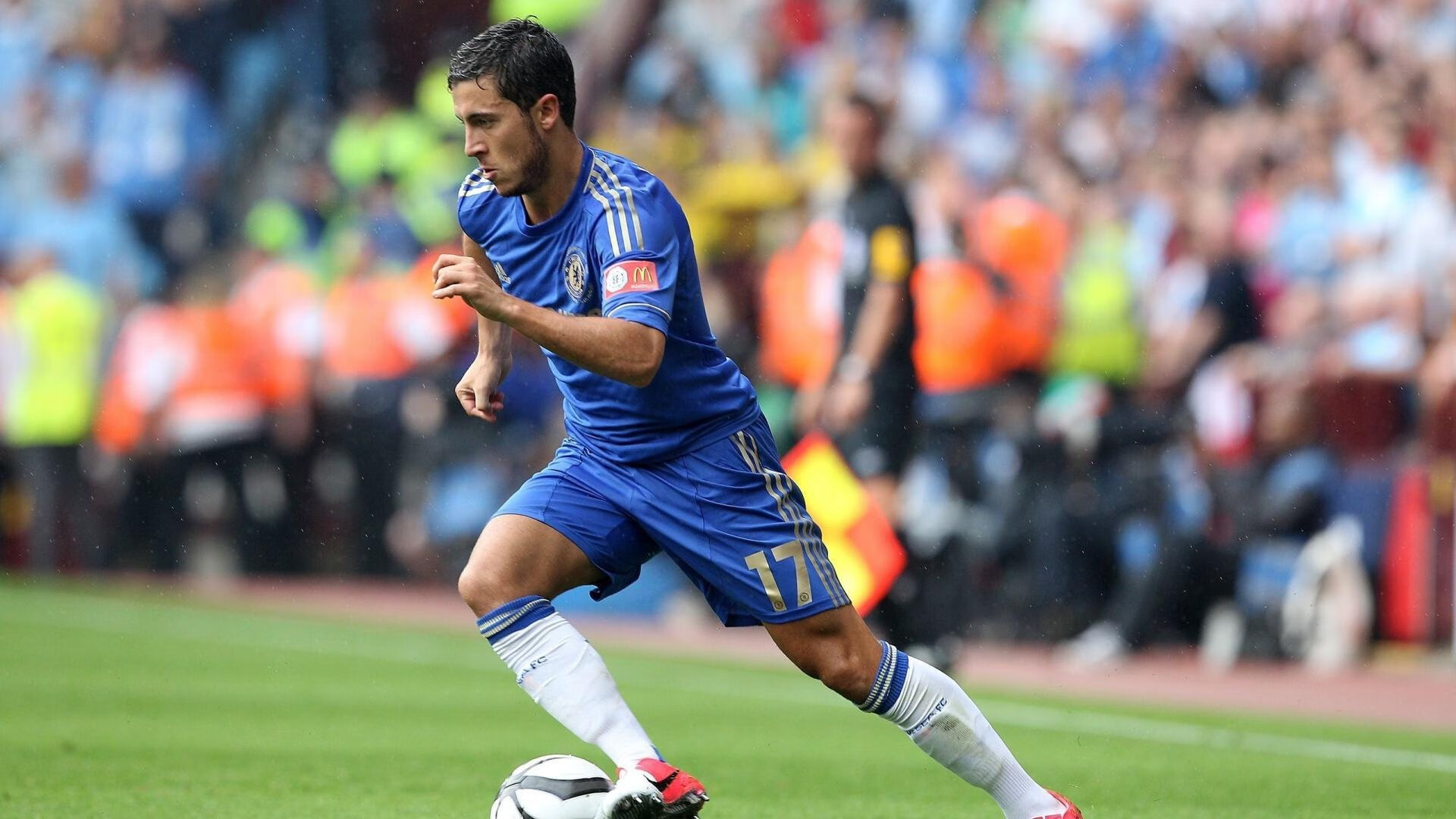 决赛门票一售而空,城市陷入狂欢氛围,决赛流程