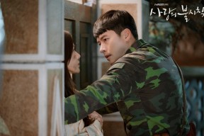 爱游戏中国电竞-欧冠“焦点对决”：皇马VS拜仁，荣誉之战逆转精彩回顾