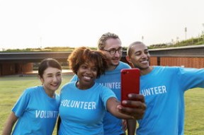 爱游戏网址登录-仰泳项目美队稳住阵脚，仰泳的比赛视频